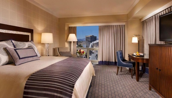 Omni Los Angeles Hotel At California Plaza image 3